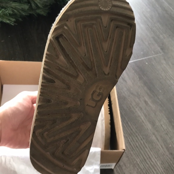 UGG - Picture 3 of 4